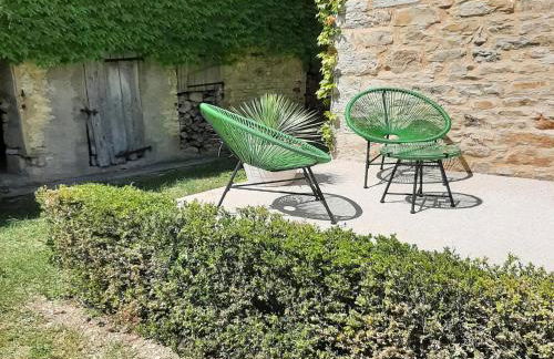 Spacious family home with countryside views - Photo 3