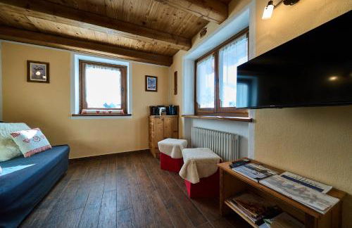 MCX Vacation Rental - MAISON LOZ duplex in typical village in Valtournenche with modern comforts just 2 minutes from the cable cars! - Foto 12