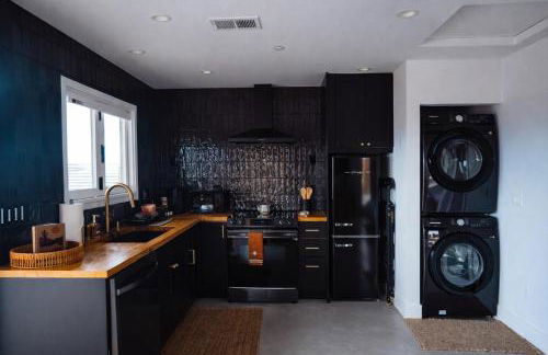 Romantic Desert Escape - Stargazing Dome, Hot Tub, Fire Pit, Hammocks, Cowboy Pool - Foto 6