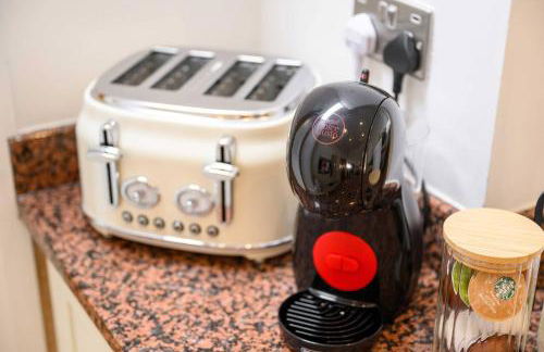 Metrolink Steps Away • Fast City & Airport Links - Foto 22