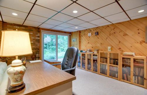 Deck and Grill, Walk to Beaches! Falmouth Retreat - Foto 31