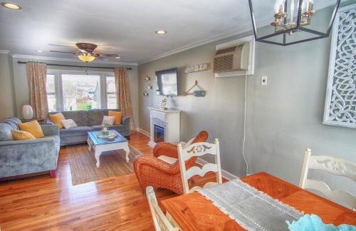 Gorgeous beach house with large pool & private beach, just 3 blocks away!! - Foto 8