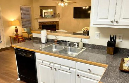 Spacious & comfy home in ultra-convenient location 2025 Traveller Award Winner - Foto 29
