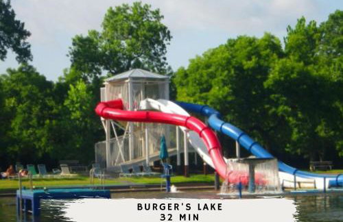 5BR w Backyard Paradise Pool Cinema Games - Foto 48