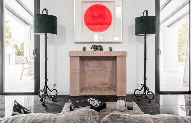 Magnificent And Modern Decorated Villa - Photo 31