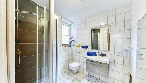 Ferienwohnung Erholung - gut & günstig übernachten nur 5 Minuten vom Europa-Park - Foto 3, Shower