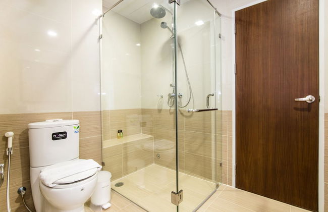 First Choice Grand Suites - Photo 25