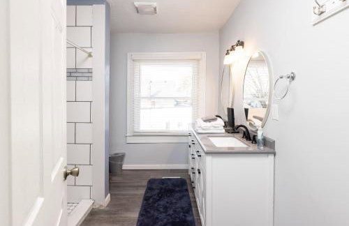 5 Bedroom 3200 Sq Ft House for Downtown Travelers - Photo 36