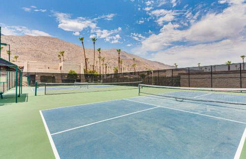 Resort-Style Pools Vibrant Condo in Palm Springs - Foto 33