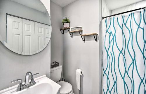 Bright Norfolk Home with Deck Less Than 3 Mi to Town! - Foto 16