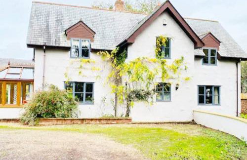 5-Bed Home - Sleeps 12 Pool Garden & Play Area - Foto 9