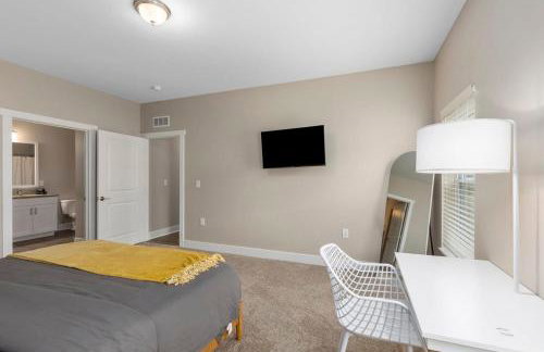 Modern 2BR 2BA New Build Condo with Garage & Patio - Foto 28