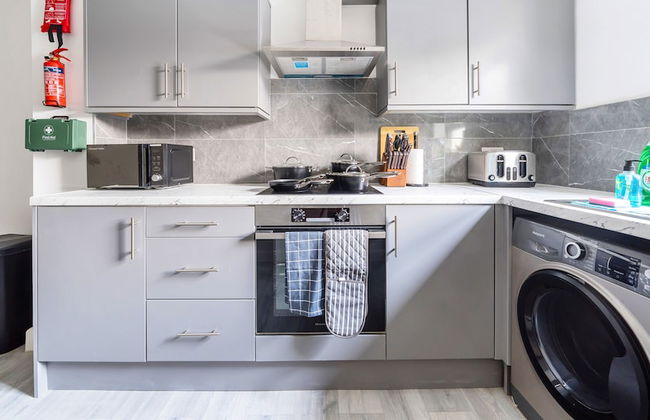 Modern Town Center Apartments Aldershot - Photo 36