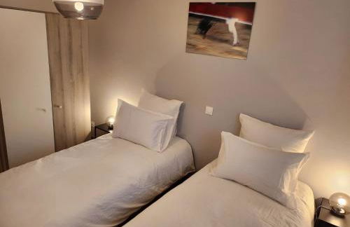 GuestHouse La Costière - logements indépendants - espace piscine jacuzzi - Foto 45