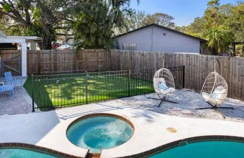 New listing~10 min to beach~Back yard fun~Pool - Foto 47