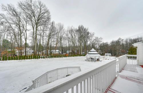 Spacious Yard with Gazebo Charming Windsor Retreat - Foto 27