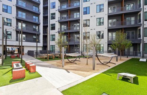 1BR Alongside Q2 and Domain With Pool, Gym and Free Parking - Foto 23