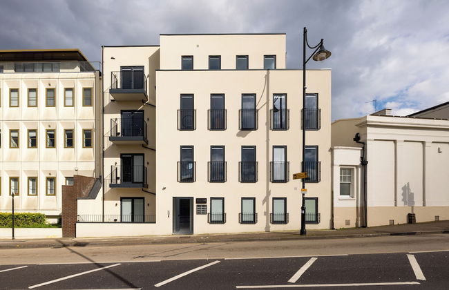 Staines Riverside by Charles Hope - Photo 40