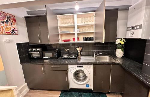 Colson - Best Find in Portsmouth, Sleeps 4, Centrally Located near City Centre, Gunwharf and University, Pool Table - Foto 17