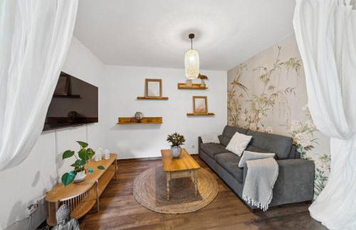 Barrierefrei - Privatparkplatz - zentral im Grünen - Foto 2