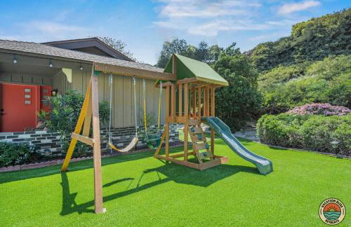 The Splash Society-Pool, Spa, Games, and Vibes - Photo 10