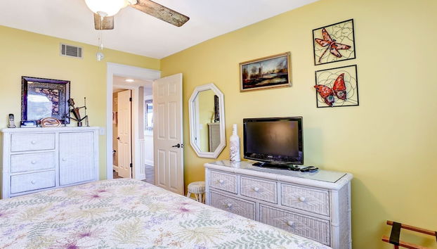 Coastline Condo with private Balcony to Enjoy Views of the Atlantic Ocean by RedAwning - Foto 3, Habitación