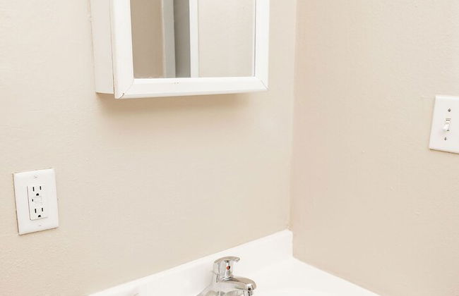 Inviting Weekend Getaway in Clayton With Pool - Foto 10