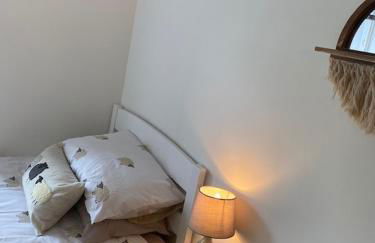 The Ramblers Rest - whole apartment - pet friendly - close to amenities and walks - Photo 14