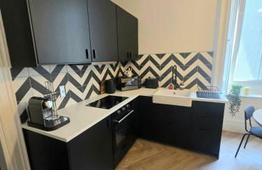 Luxury central apartment w/ 3 beds + 24hr check-in - Photo 5