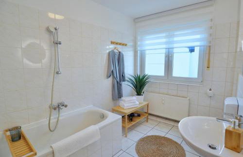 TIMELESS APARTMENT: FREE PARKING + BALCONY - Foto 17