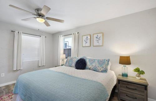Cheerful residential home with boat launch access - Foto 14