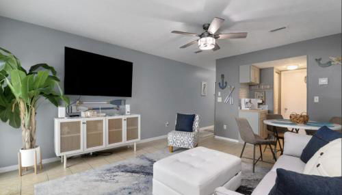 Susie Q's Beach Retreat by Sand Seeker Vacations - Foto 2