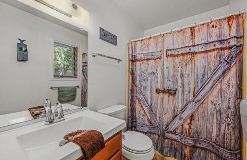 Chesnutt Cabin - Riverfront, Fire Pit, Game Room, Wifi, Screen Porch, View, King Bed - Foto 18