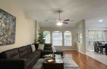 Lovely Woodlands home w/heated pool and spa! - Foto 41