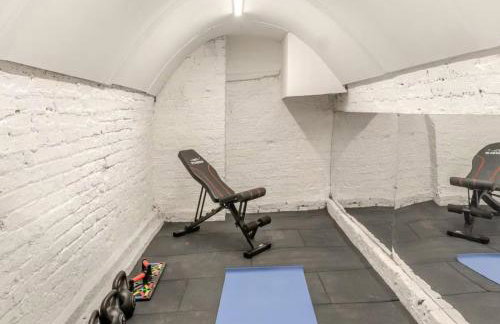 Riverside Georgian House with Hot Tub, Sauna & Parking - Foto 25