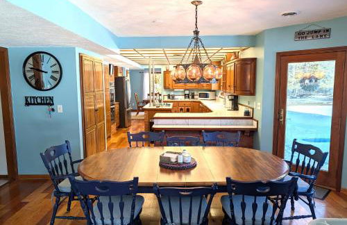 NEW! The Lighthouse - Cute, Large, and Lakefront! - Foto 38