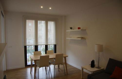 Apartamentos Hiedra y Tapinería Mercado Central - Photo 14