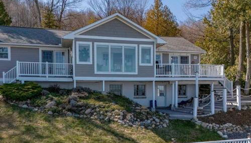 Spectacular Suttons Bay Stay - Game Room Kayaks Pizza Oven & More - Foto 2