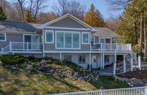 Spectacular Suttons Bay Stay - Game Room Kayaks Pizza Oven & More - Foto 2