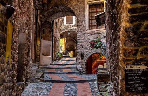 Chic Coastal Hill Escape - Photo 68