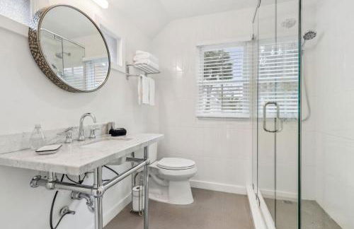 Rare Downtown Oasis | Private Pool + Parking - Foto 6