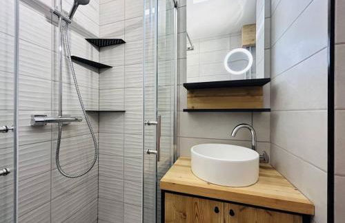 Studio Cabine Rénové avec Balcon et Parking Près des Pistes – La Salle-les-Alpes - FR-1-330F-220 - Photo 4