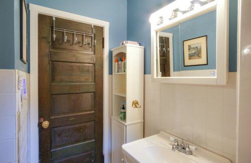 Harbert Cottage with Fire Pit Half Mile to Beach! - Foto 13