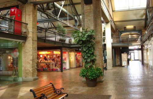 New Contemporary Historical Unit from, 5 Star Host - Foto 3