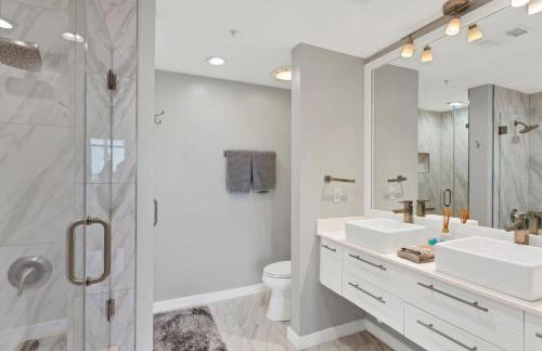 Modern 3 bedroom condo in downtown w free parking - Foto 20