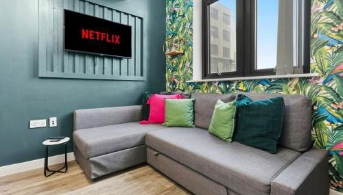 #115 ModernCity Escape Central Apartment- 10 mins to Royal Albert Dock Liverpool- Sleeps 4 - "Perfect for contractors and Families " - Foto 4