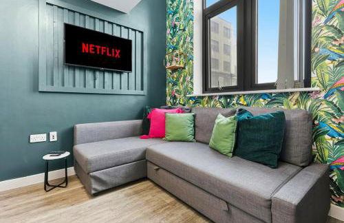 #115 ModernCity Escape Central Apartment- 10 mins to Royal Albert Dock Liverpool- Sleeps 4 - "Perfect for contractors and Families " - Foto 4