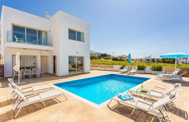 Villa Diana Seaside in Pomos - Foto 1