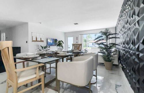 Amazing Home w Heated Pool 8 mins to the Beach - Foto 29