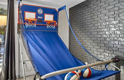 Family Putting Green Oasis BBQ Cornhole Heated Pool - Foto 29